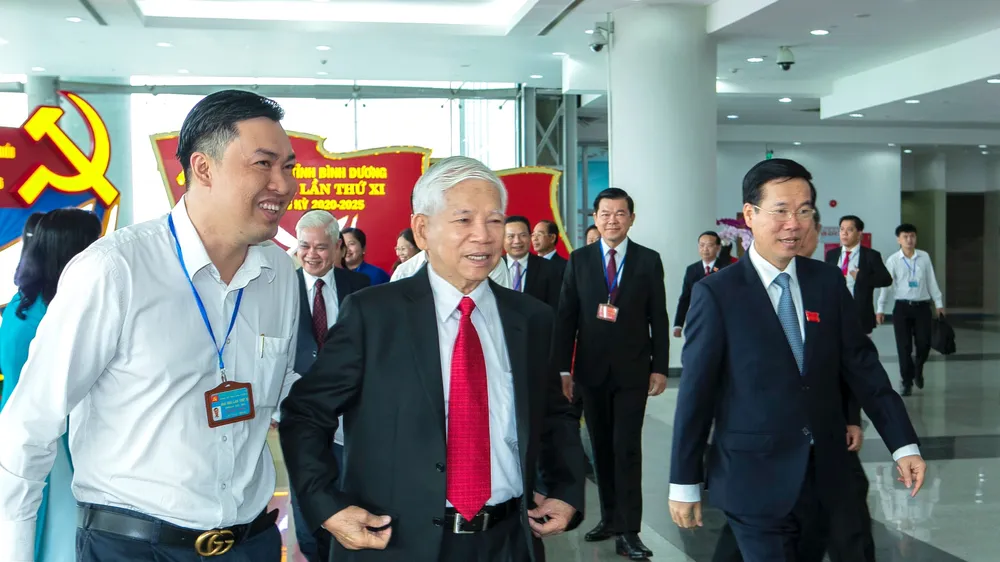 Nguyên Chủ tịch nước Nguyễn Minh Triết và Ủy viên Bộ Chính trị, Bí thư Trung ương Đảng, Trưởng Ban Tuyên giáo Trung ương tới tham dự đại hội