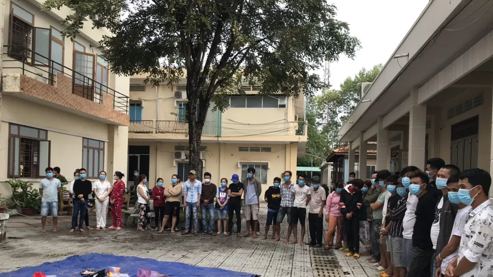 Nhóm đối tượng bị bắt cùng tang vật 