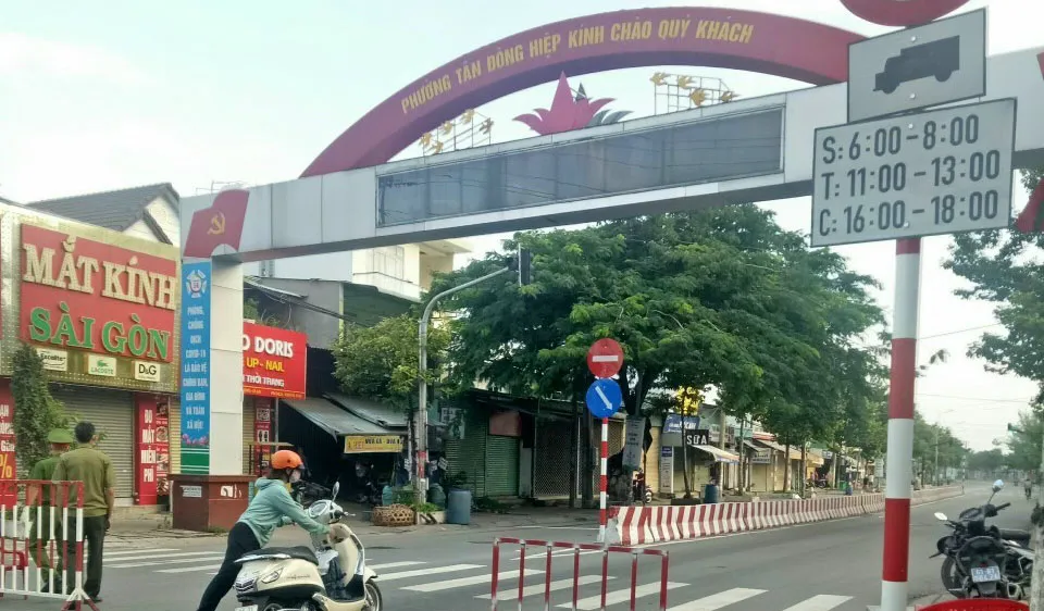TP Dĩ An thiết lập các chốt kiểm dịch trên địa bàn. Ảnh: LÊ XUÂN