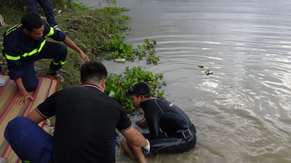 Tây Ninh: Thiếu niên đuối nước thương tâm dưới hầm khai thác đất