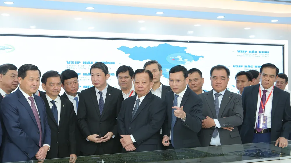 Phó Thủ tướng Lê Minh Khái cùng lãnh đạo 9 địa phương thăm khu công nghiệp VSIP 1