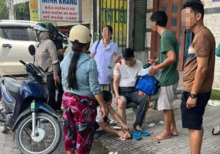 Bình Dương: Khống chế 2 đối tượng cướp giật rồi đâm người dân bị thương