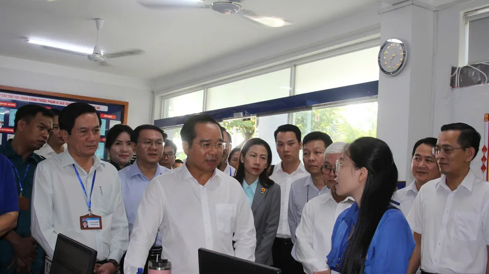 Chủ tịch UBND TPHCM kiểm tra hoạt động chính quyền cấp xã mới tại phường Dĩ An