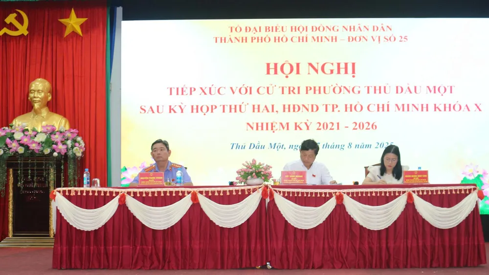 Chủ tịch HĐND TPHCM tiếp xúc cử tri phường Phú Lợi và phường Thủ Dầu Một