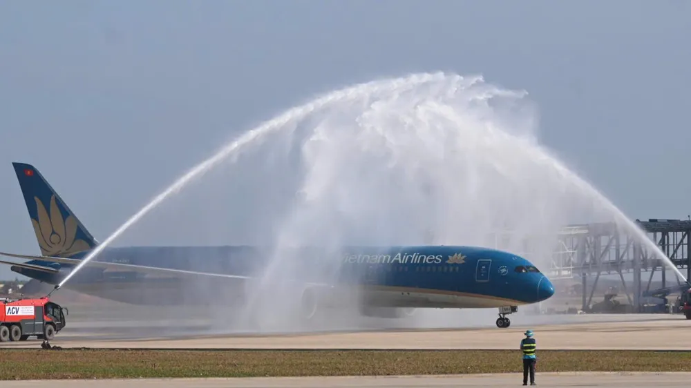 Vietnam Airlines, Vietjet Air và Bamboo Airways đáp chuyến bay đầu tiên xuống sân bay quốc tế Long Thành