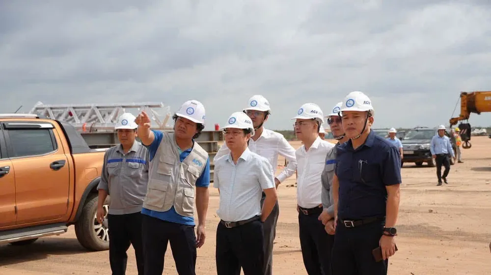 Chủ tịch ACV kiểm tra tiến độ, động viên lực lượng thi công sân bay Long Thành xuyên lễ