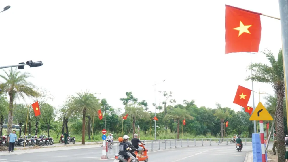 Những người làm đẹp phố phường dịp lễ