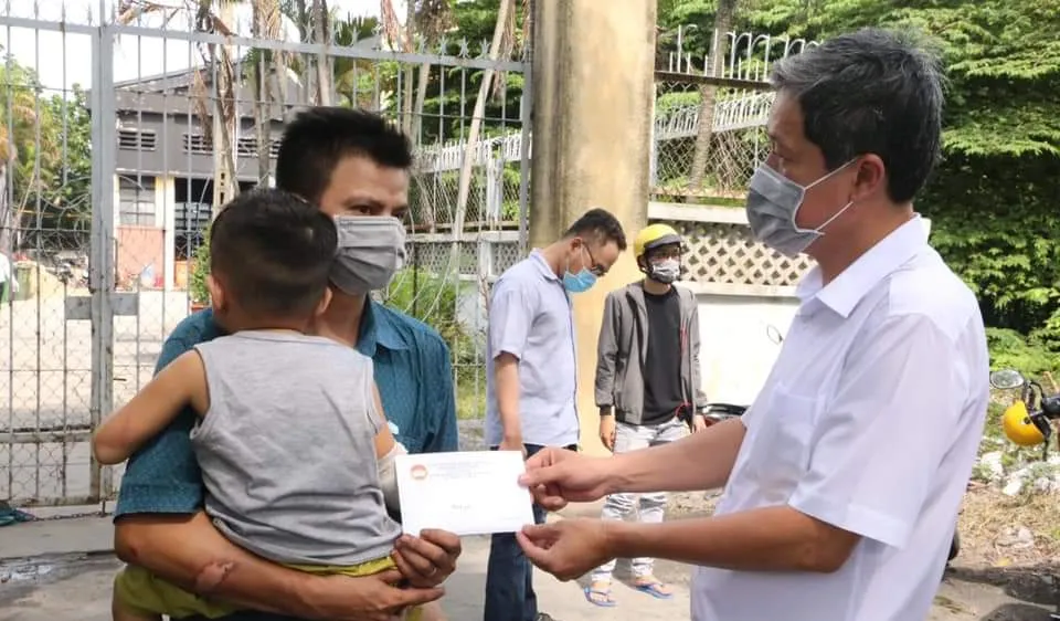 Thăm hỏi gia đình nạn nhân vụ cháy ở quận Tân Phú