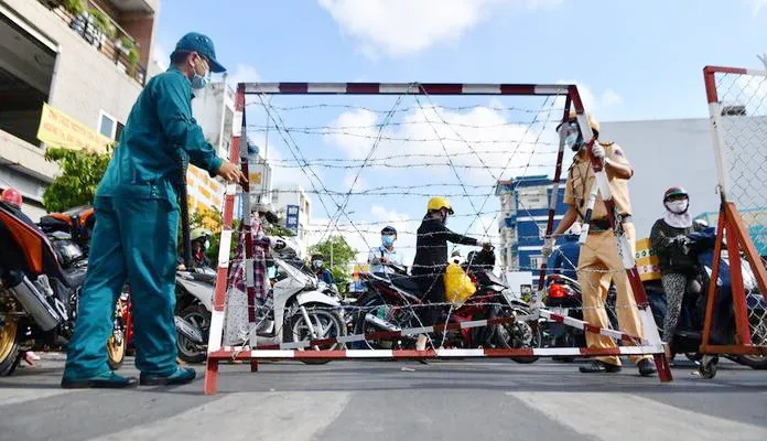 TPHCM gỡ bỏ các chốt kiểm soát nội thành, không yêu cầu giấy đi đường
