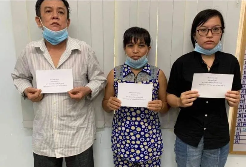 Liêu Tuấn Trọng cùng vợ và con gái