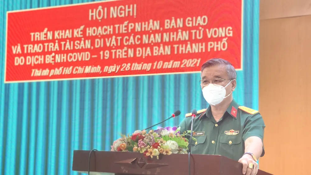 Bộ Tư lệnh TPHCM bàn giao tài sản, di vật của người mất vì dịch Covid-19 cho thân nhân