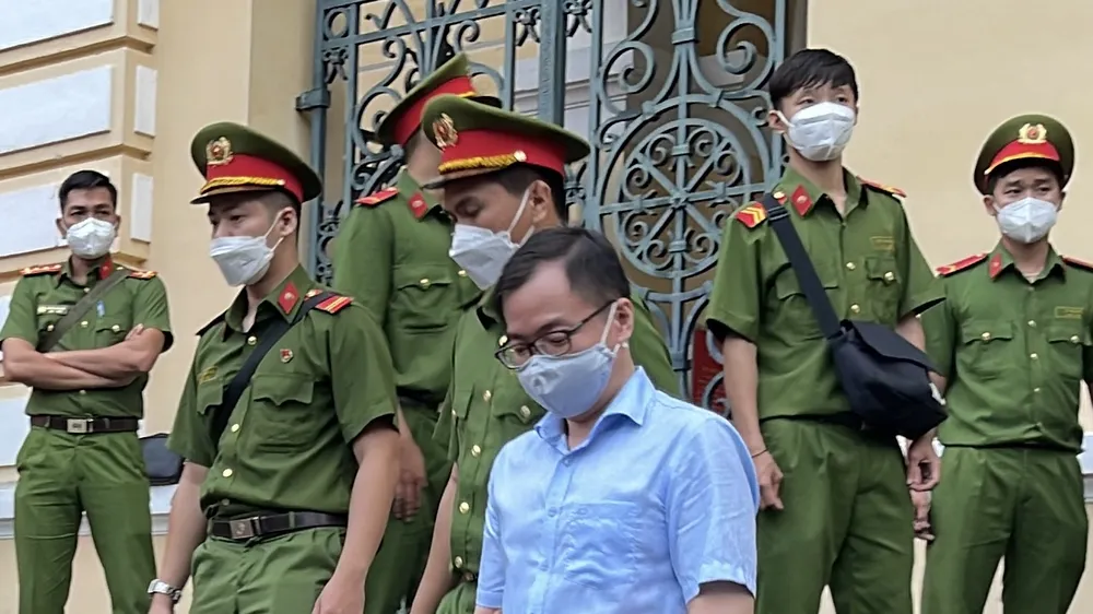 Bị cáo Tề Trí Dũng khai nhận tiền “thù lao, khen thưởng” đi làm từ thiện
