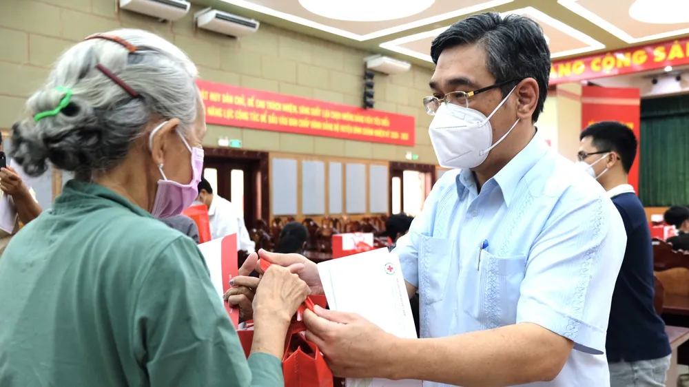 Quan tâm chăm lo các em mồ côi, người già yếu để mọi người đều có tết