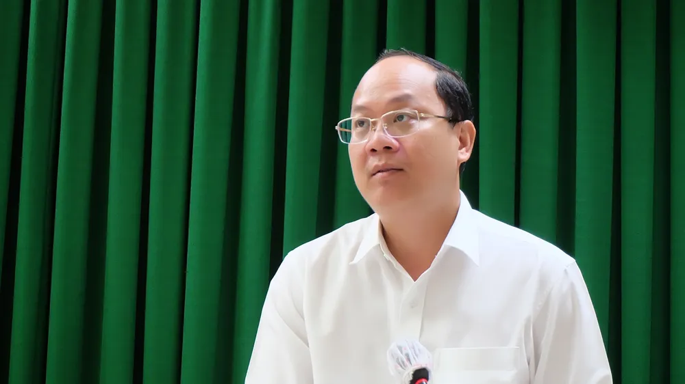 Tìm giải pháp khuyến khích và bảo vệ cán bộ năng động, sáng tạo vì lợi ích chung