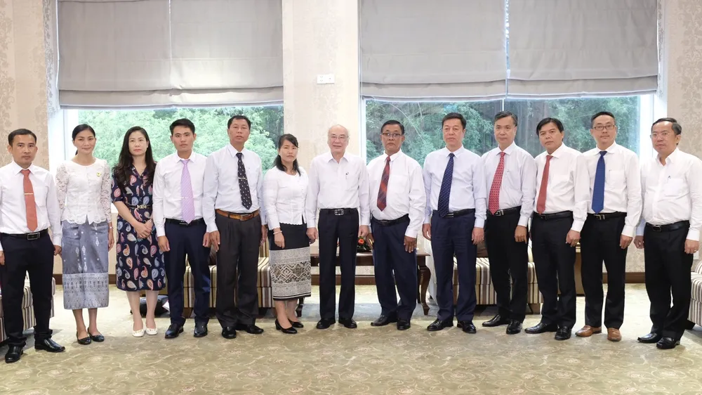 Lãnh đạo TPHCM tiếp đoàn đại biểu Tạp chí Alunmay của Lào