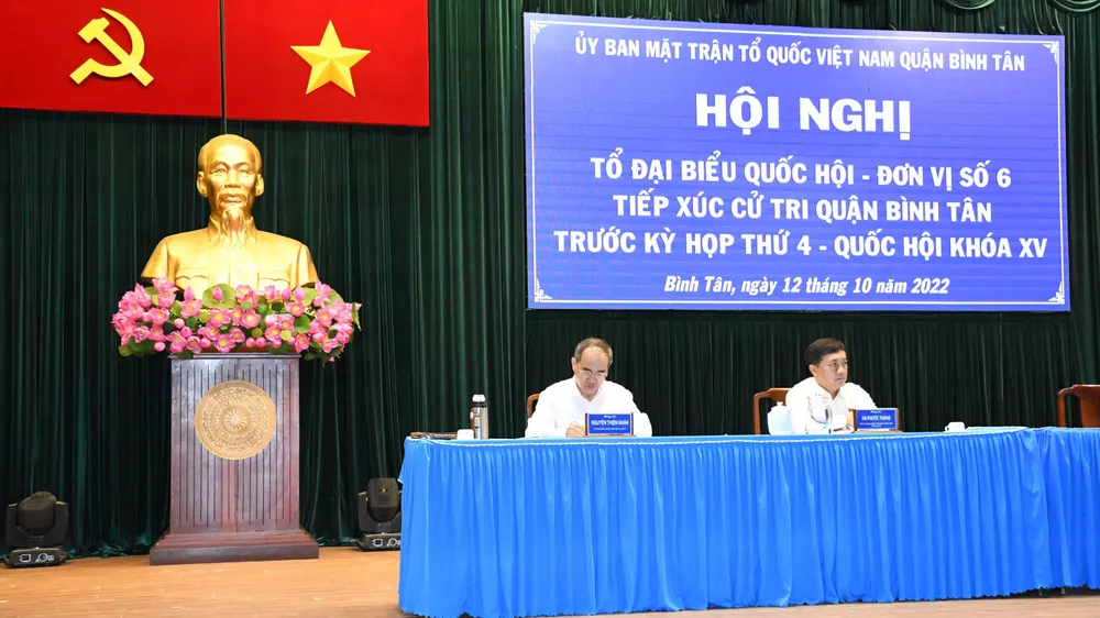 Cử tri kiến nghị cần sớm ổn định thị trường xăng dầu