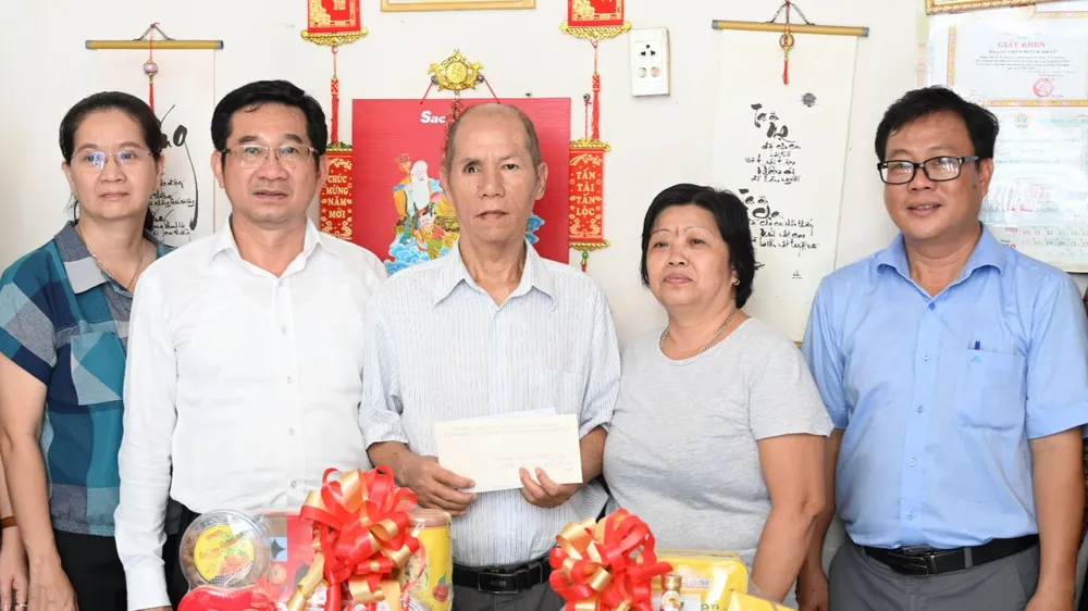 Đoàn lãnh đạo TPHCM thăm gia đình chính sách tiêu biểu tại TP Thủ Đức