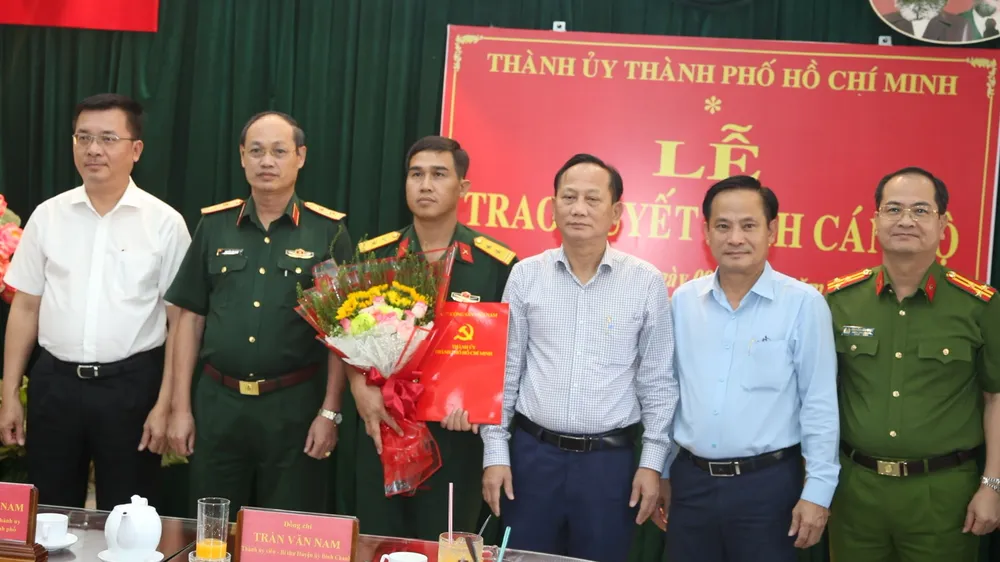 Thành ủy TPHCM công bố quyết định cán bộ tại huyện Bình Chánh 