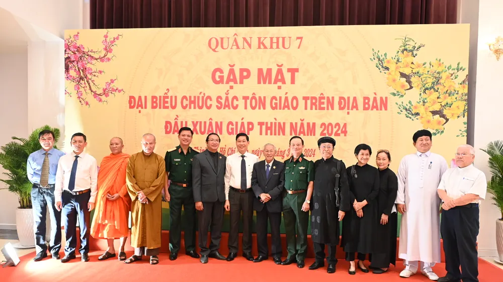 Lực lượng vũ trang Quân khu 7 gắn kết, hỗ trợ đồng bào dân tộc, tôn giáo