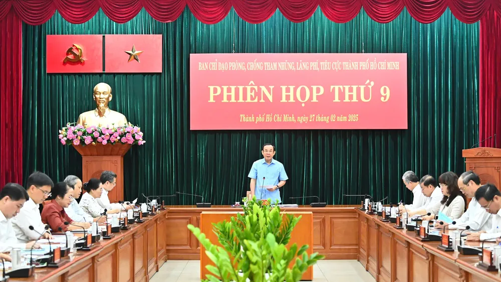 Bí thư Thành ủy TPHCM Nguyễn Văn Nên kết luận cuộc họp