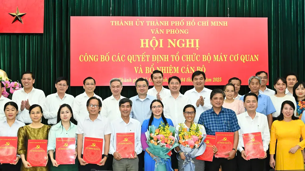 Cán bộ phải đổi mới, sáng tạo nhiều hơn trong tư duy và hành động