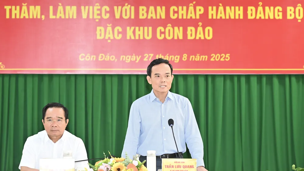 Bí thư Thành ủy TPHCM Trần Lưu Quang: Phát triển Côn Đảo thành đảo xanh, thông minh gắn với bảo tồn
