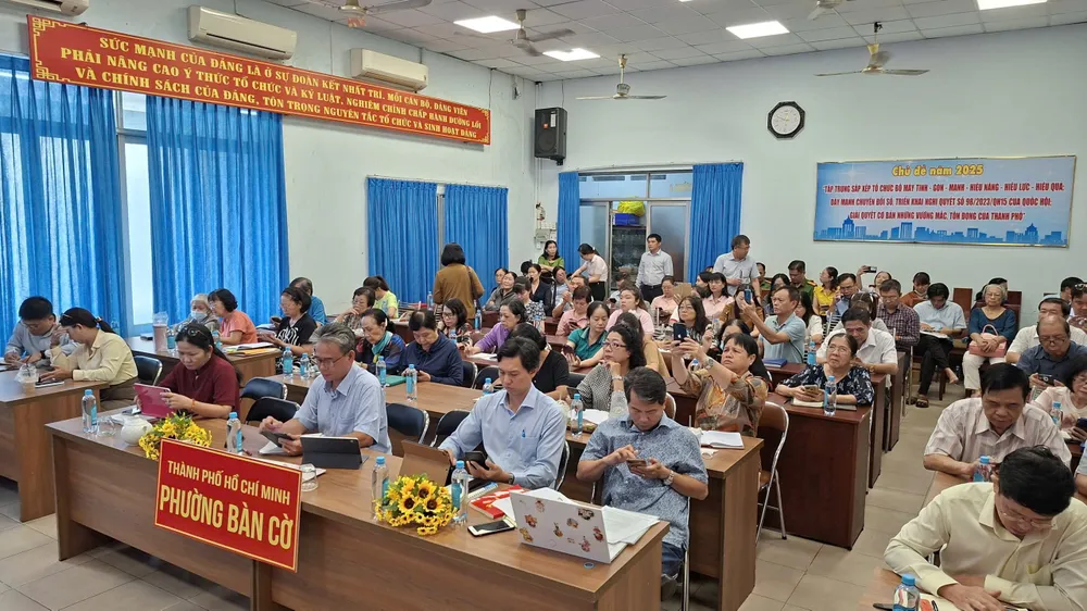 Sử dụng phần mềm “Sổ tay đảng viên điện tử” tại Đảng bộ TPHCM