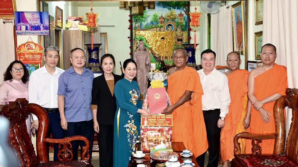 Quan tâm chăm lo đời sống vật chất, tinh thần đồng bào Khmer