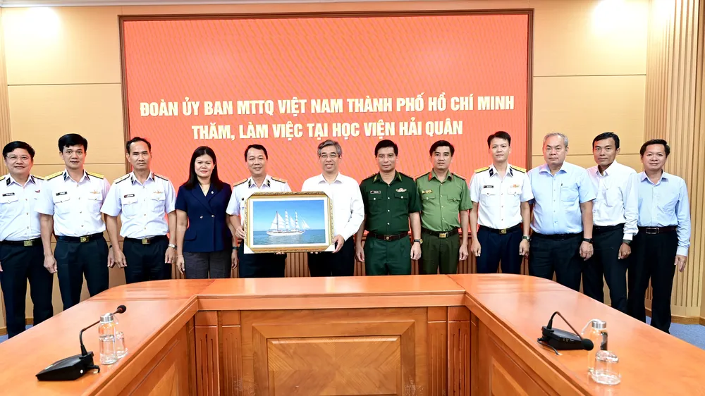 Chung sức đồng lòng vì biển đảo quê hương, vì tuyến đầu Tổ quốc 
