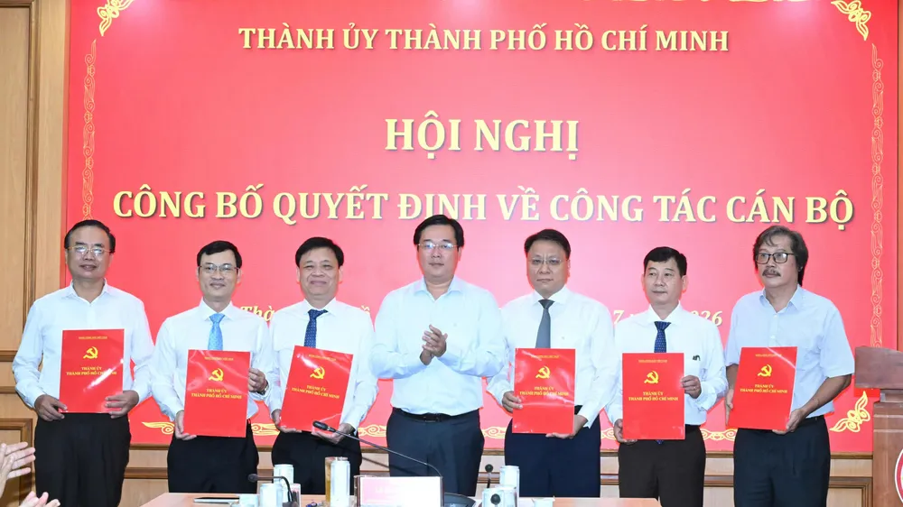 Ban Thường vụ Thành ủy TPHCM công bố quyết định cán bộ tại Ban Nghiên cứu phát triển TPHCM