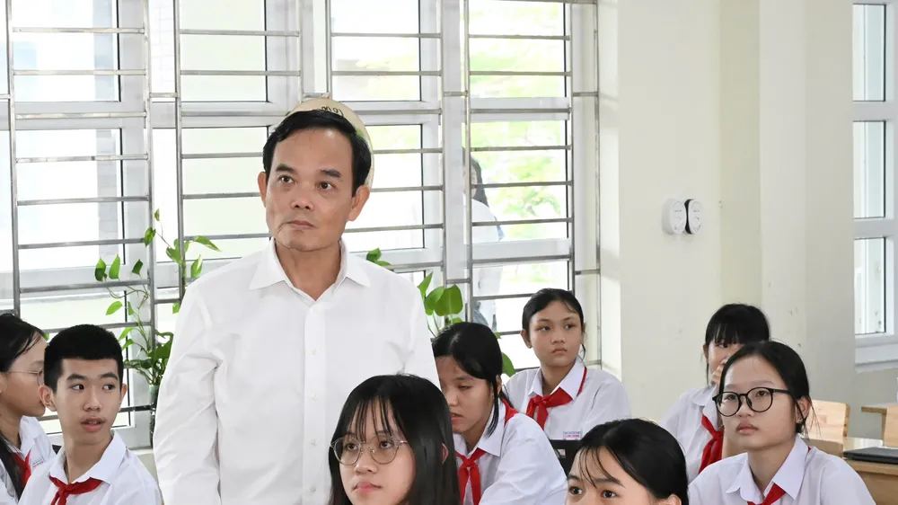 Lãnh đạo TPHCM trao tặng phòng học số cho các trường học ở đặc khu Côn Đảo
