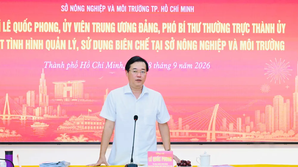 Phó Bí thư Thường trực Thành ủy TPHCM Lê Quốc Phong khảo sát công tác quản lý biên chế tại Sở NN-MT