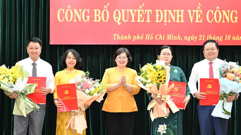 Ban Thường vụ Thành ủy TPHCM điều động nhiều cán bộ cấp thành phố đến cơ sở nhận công tác