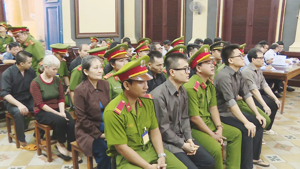 Xét xử 12 bị cáo hoạt động lật đổ chính quyền: Nguyen James Han, Phan Angel bị đề nghị 14-16 năm tù