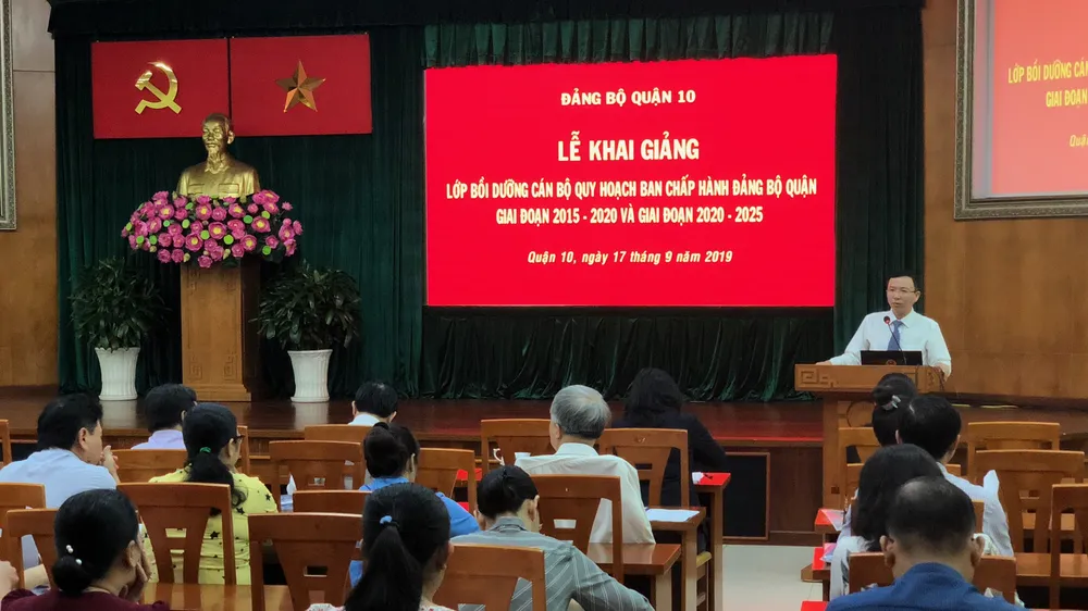 Bồi dưỡng cán bộ quy hoạch Ban Chấp hành Đảng bộ quận