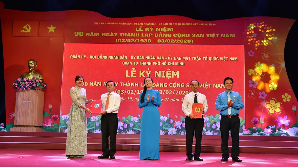 Xây dựng đội ngũ cán bộ, đảng viên tận tụy, trung thực
