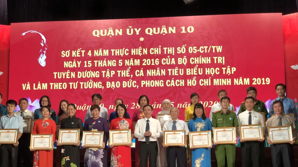 Quận 10 tuyên dương 137 gương điển hình làm theo Bác