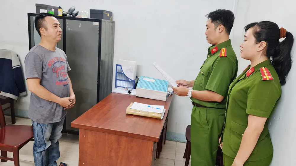 Khởi tố đối tượng tàng trữ hơn 15.000 bao thuốc lá nhập lậu