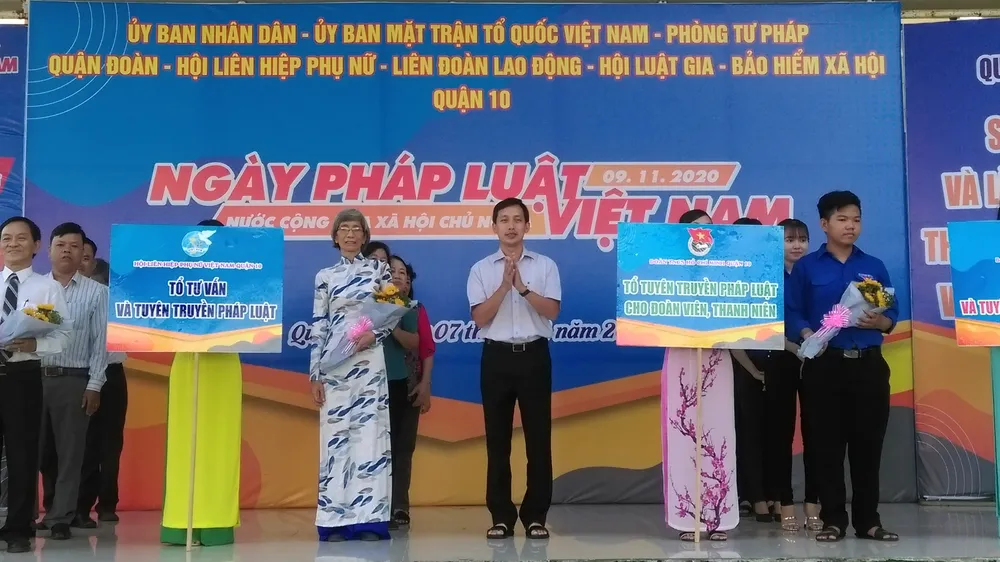 Nhiều hoạt động hưởng ứng Ngày Pháp luật Việt Nam
