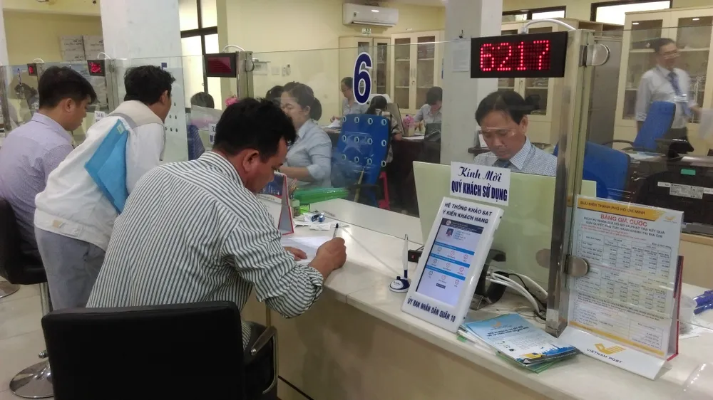 Nhân viên trung tâm hành chính mắc Covid-19, quận 10 tạm dừng tiếp nhận hồ sơ đến 21-2