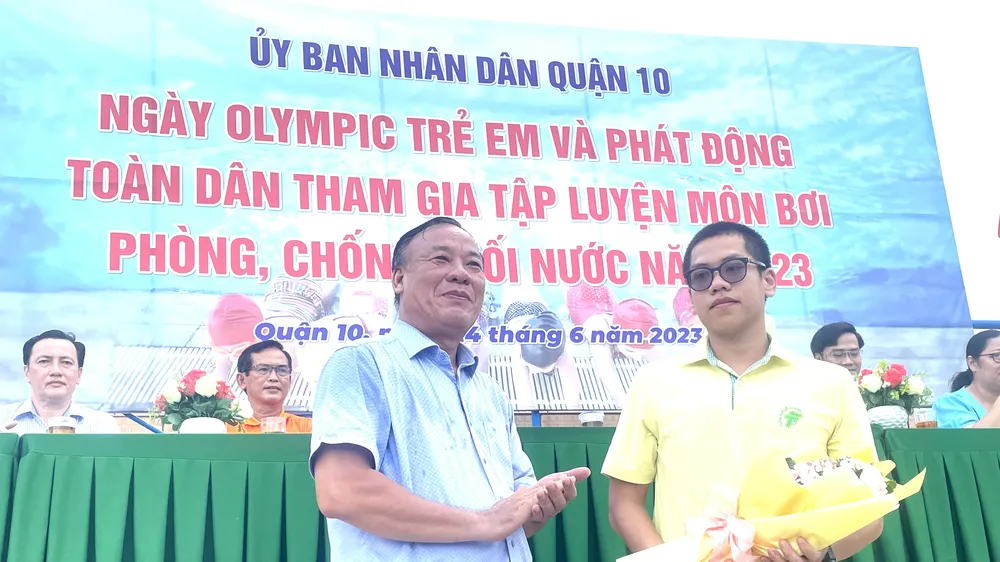 Quận 10 tổ chức Ngày Olympic trẻ em và phát động tập luyện môn bơi