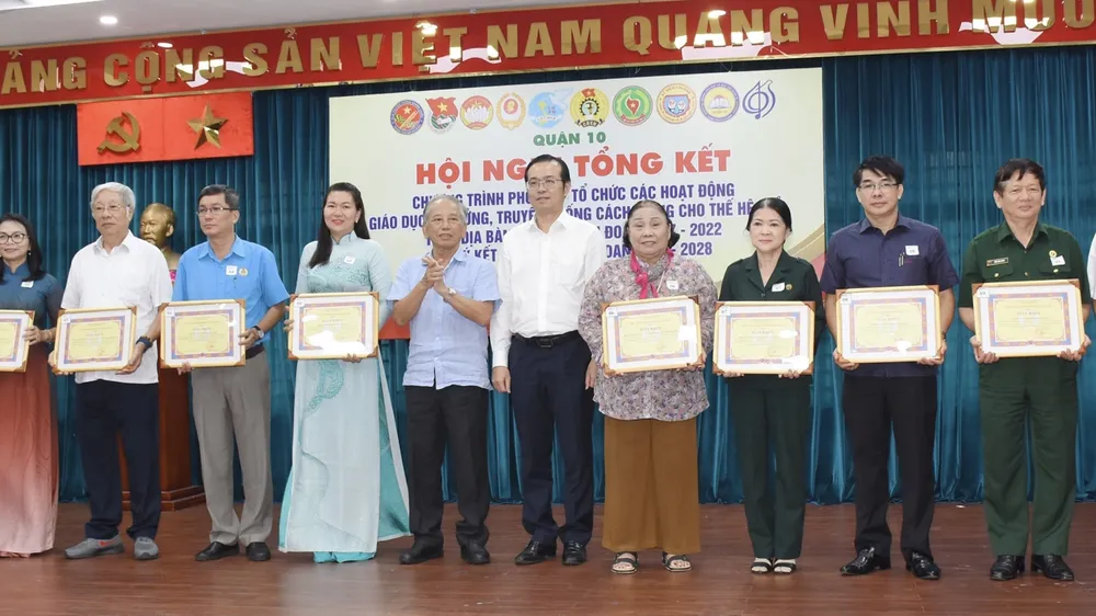 Đổi mới hình thức giáo dục lý tưởng, truyền thống cách mạng cho thế hệ trẻ