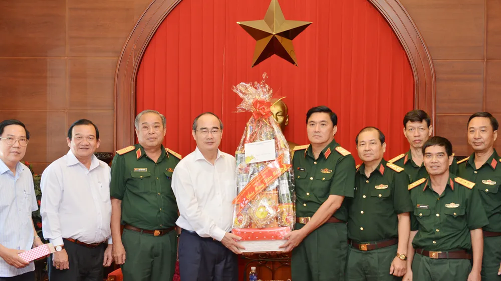 Bí thư Thành ủy TPHCM Nguyễn Thiện Nhân thăm, chúc tết lực lượng vũ trang tại TPHCM