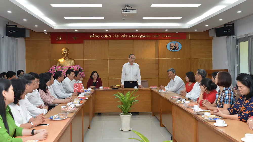Bí thư Thành ủy TPHCM Nguyễn Thiện Nhân giao nhiệm vụ trong ngày làm việc đầu năm