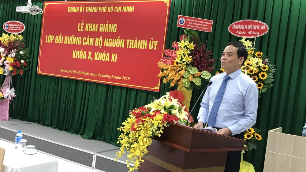 Đồng chí Trần Lưu Quang, Ủy viên Trung ương Đảng, Phó Bí thư Thường Trực Thành ủy TPHCM phát biểu tại buổi khai giảng. Ảnh: KIỀU PHONG 