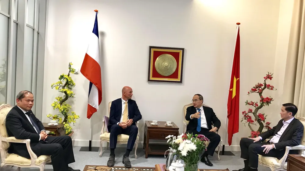 Đồng chí Nguyễn Thiện Nhân thăm Đại sứ quán Việt Nam tại Hà Lan