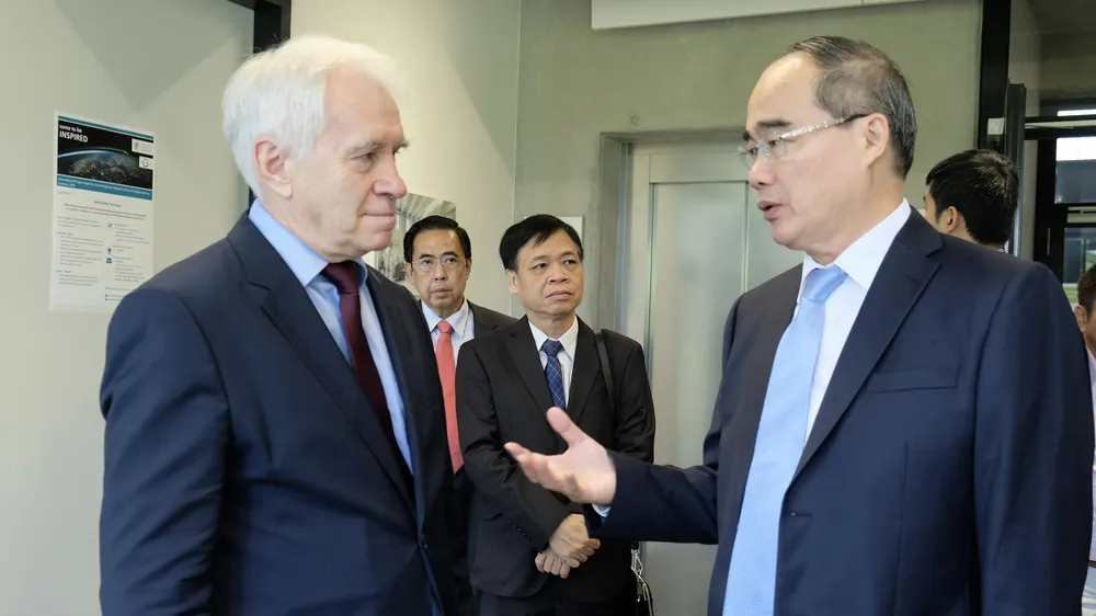 Bí thư Thành ủy TPHCM Nguyễn Thiện Nhân tìm hiểu thành phố tương lai của Đức