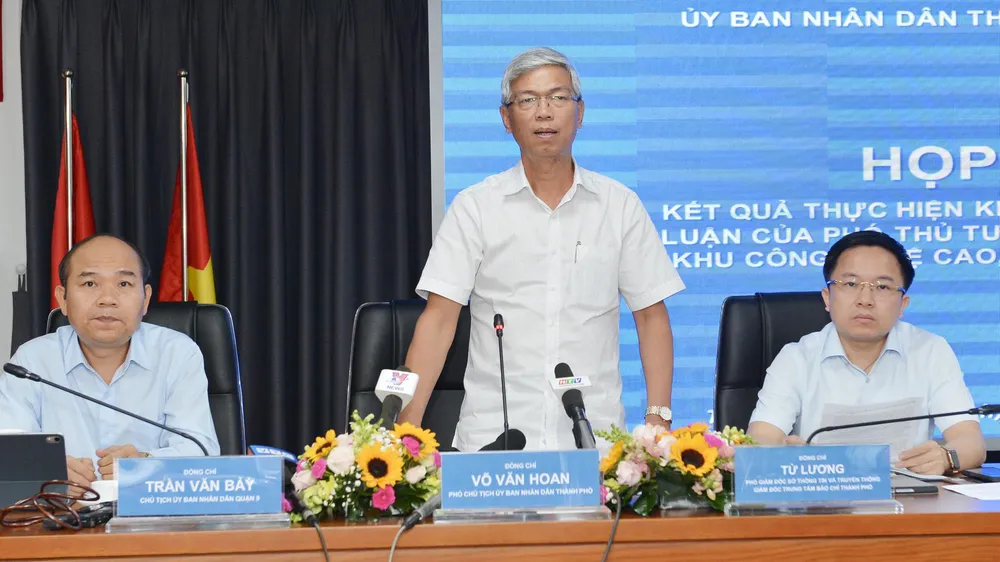  Phó Chủ tịch UBND TPHCM Võ Văn Hoan chủ trì cuộc họp báo chiều 6-8-2019.Ảnh: VIỆT DŨNG