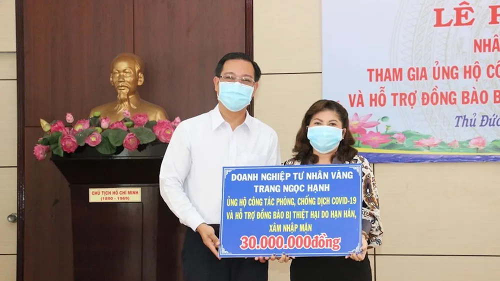 Doanh nghiệp tư nhân ủng hộ phòng, chống dịch Covid-19 và hỗ trợ đồng bào bị thiệt hại do hạn hán, xâm nhập mặn.