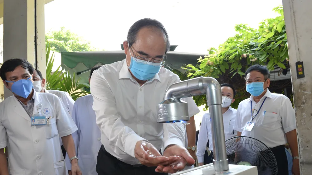 Bí thư Thành ủy TPHCM: Kiểm soát dòng người vào TPHCM để chung sống an toàn với Covid-19